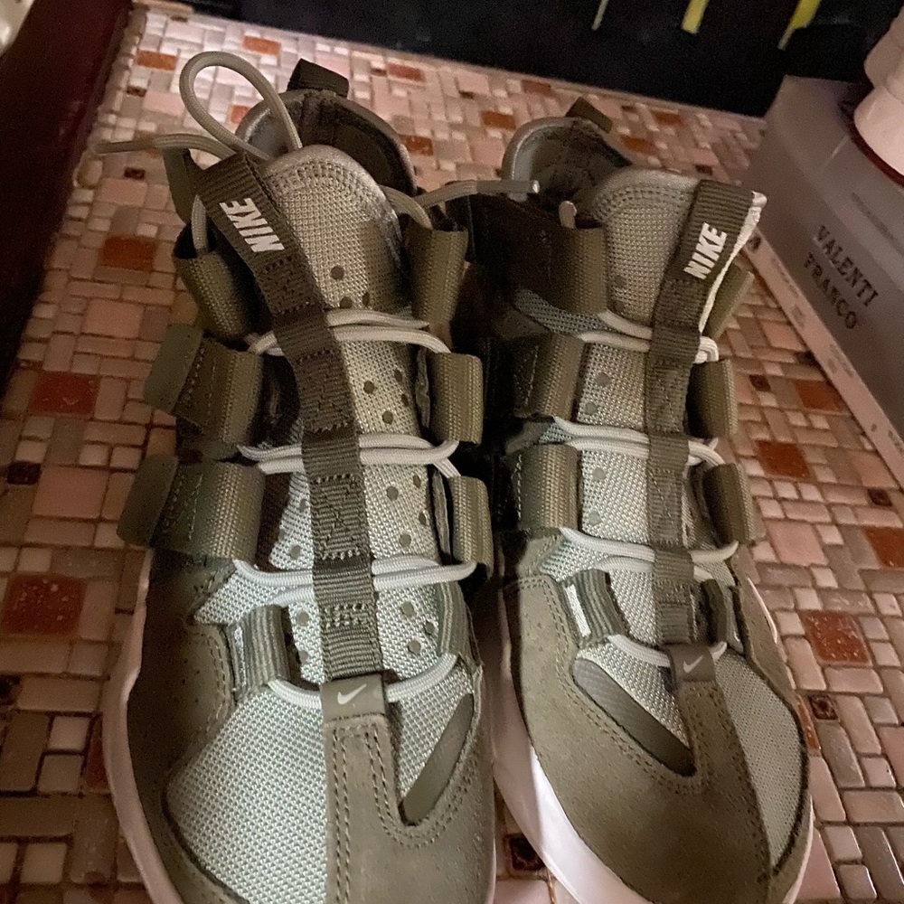 Nikes - Picture 4 of 4